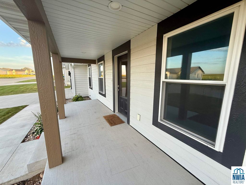 Photo of 1514 Lincoln Pl SE Pl, Orange City, IA 51041 (MLS # 828206)