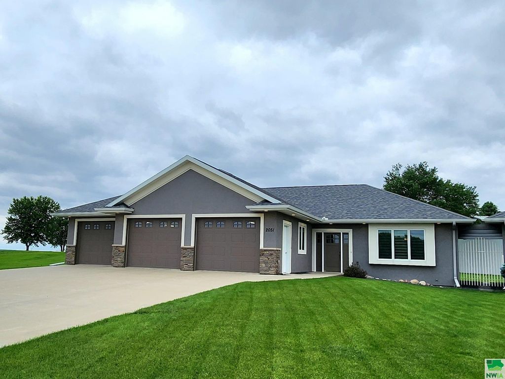 Photo of 2051 Riviera Rd, Sioux Center, IA 51250 (MLS # 829229)