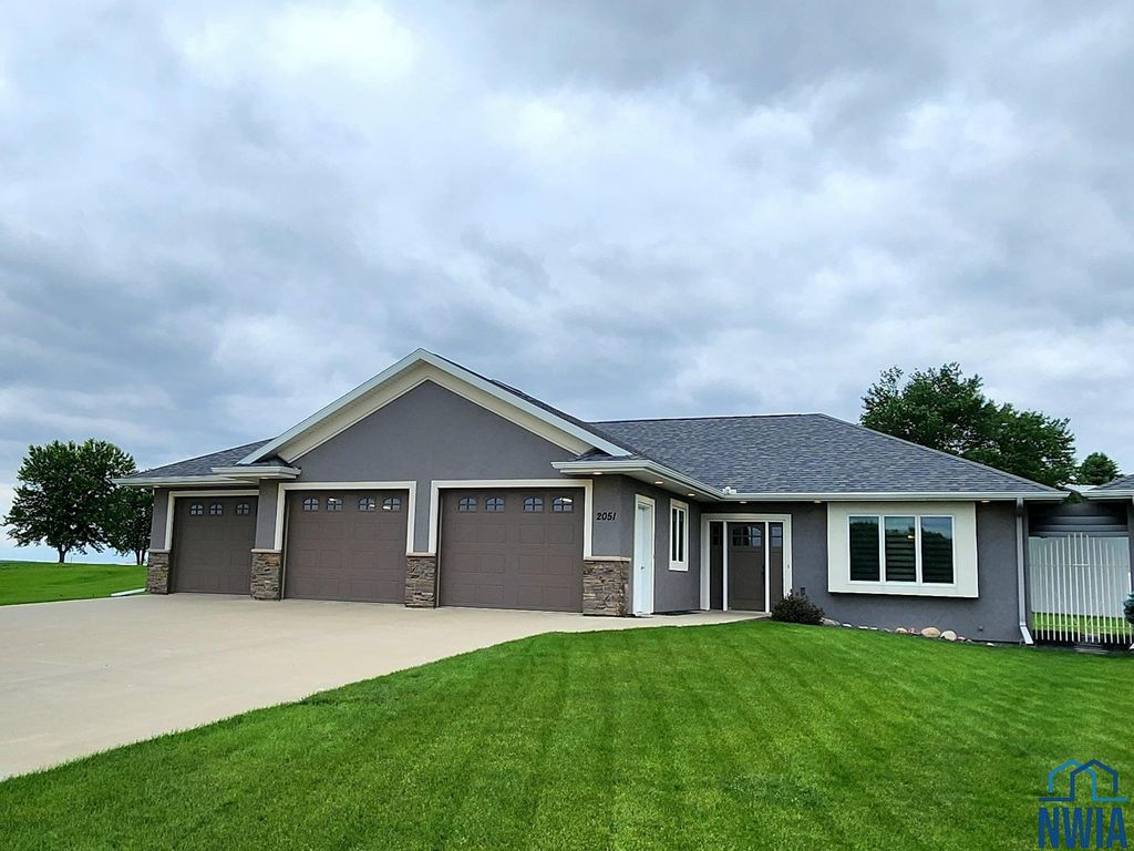 Photo of 2051 Riviera Rd, Sioux Center, IA 51250 (MLS # 829229)