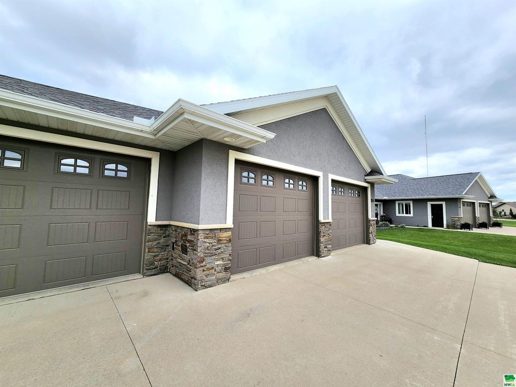 Photo of 2051 Riviera Rd, Sioux Center, IA 51250 (MLS # 829229)