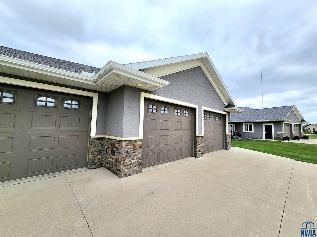 Photo of 2051 Riviera Rd, Sioux Center, IA 51250 (MLS # 829229)