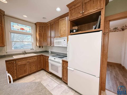 Tiny photo for 416 Central Ave SW Ave, Orange City, IA 51041 (MLS # 830981)