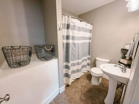 Tiny photo for 212 Arizona Ave NW, Orange City, IA 51041 (MLS # 831543)