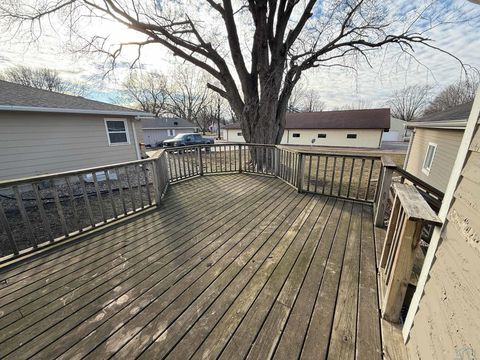 Tiny photo for 212 Arizona Ave NW, Orange City, IA 51041 (MLS # 831543)