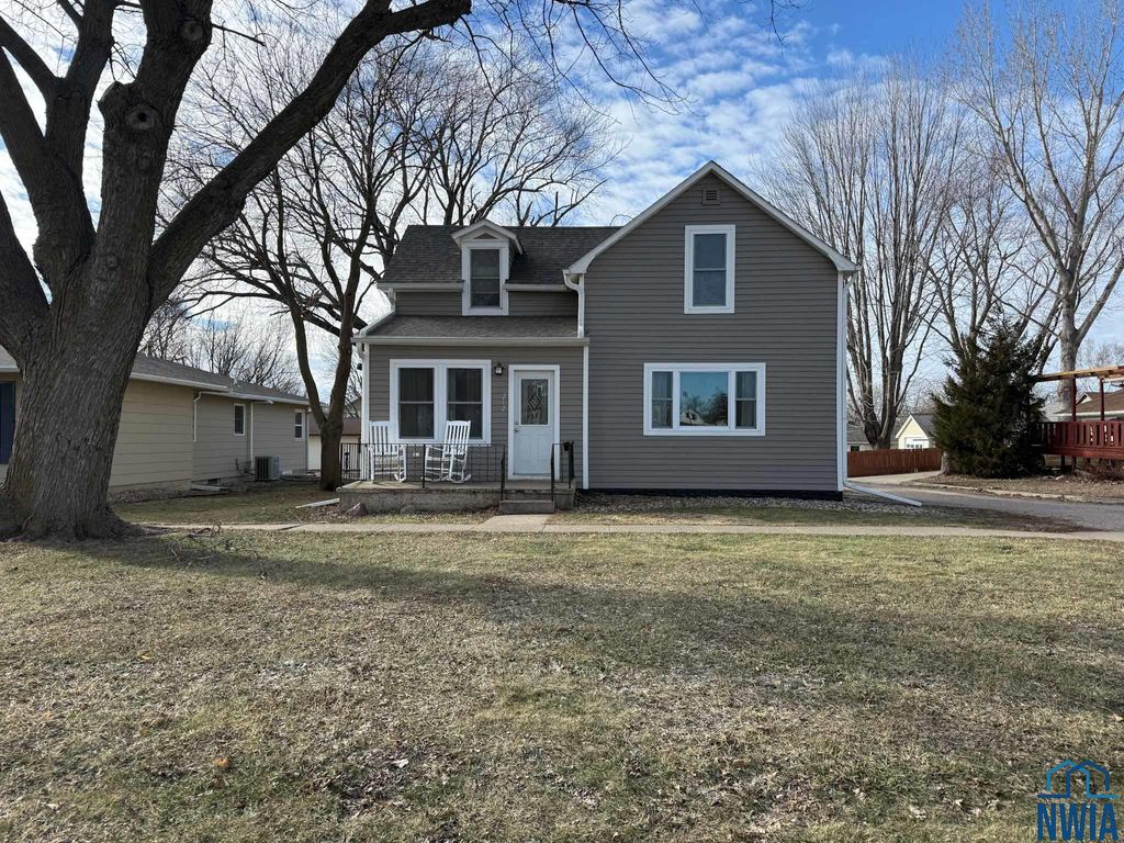 Photo of 212 Arizona Ave NW, Orange City, IA 51041 (MLS # 831543)