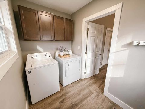 Tiny photo for 212 Arizona Ave NW, Orange City, IA 51041 (MLS # 831543)