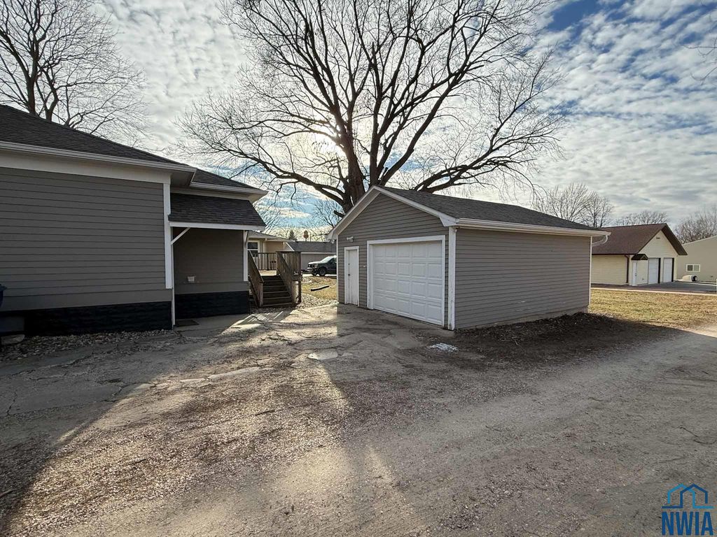 Photo of 212 Arizona Ave NW, Orange City, IA 51041 (MLS # 831543)