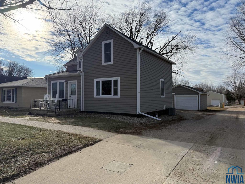Photo of 212 Arizona Ave NW, Orange City, IA 51041 (MLS # 831543)