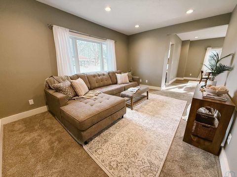 Tiny photo for 212 Arizona Ave NW, Orange City, IA 51041 (MLS # 831543)