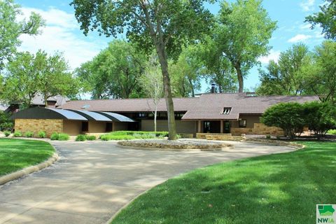 Single Family Residence in Dakota Dunes SD 648 Monterey Trl.jpg