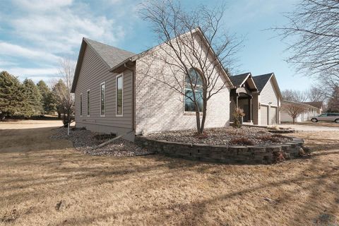 Tiny photo for 920 2nd Avenue NE Ave, Sioux Center, IA 51250 (MLS # 831880)