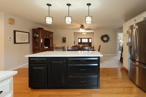 Tiny photo for 920 2nd Avenue NE Ave, Sioux Center, IA 51250 (MLS # 831880)