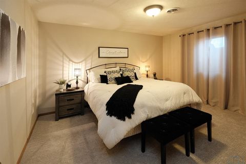 Tiny photo for 920 2nd Avenue NE Ave, Sioux Center, IA 51250 (MLS # 831880)