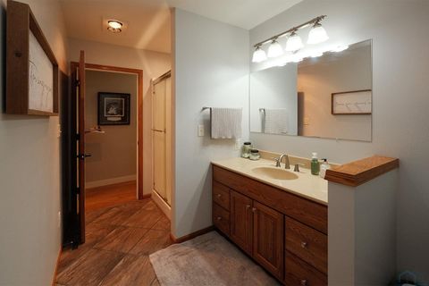 Tiny photo for 920 2nd Avenue NE Ave, Sioux Center, IA 51250 (MLS # 831880)