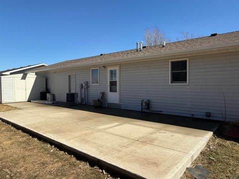 Tiny photo for 847 8th Ave NW Ave, Sioux Center, IA 51250 (MLS # 832201)