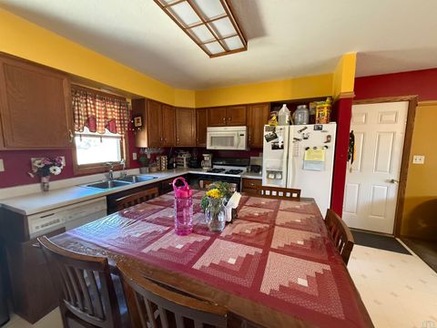 Tiny photo for 847 8th Ave NW Ave, Sioux Center, IA 51250 (MLS # 832201)