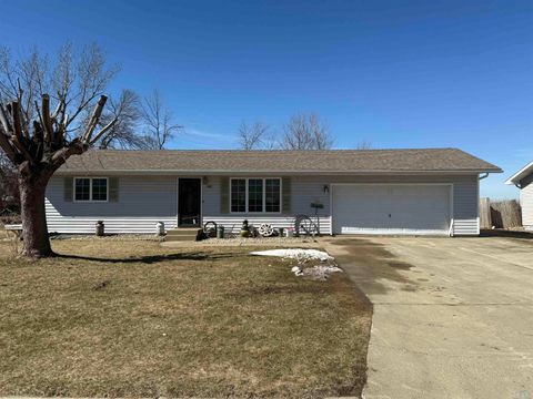 Photo of 847 8th Ave NW Ave, Sioux Center, IA 51250 (MLS # 832201)