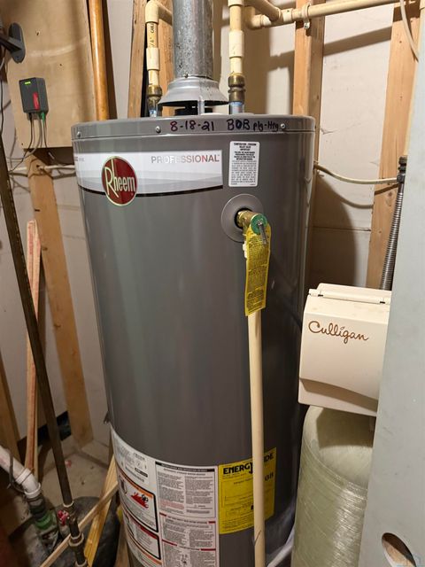 Tiny photo for 847 8th Ave NW Ave, Sioux Center, IA 51250 (MLS # 832201)