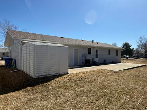 Tiny photo for 847 8th Ave NW Ave, Sioux Center, IA 51250 (MLS # 832201)