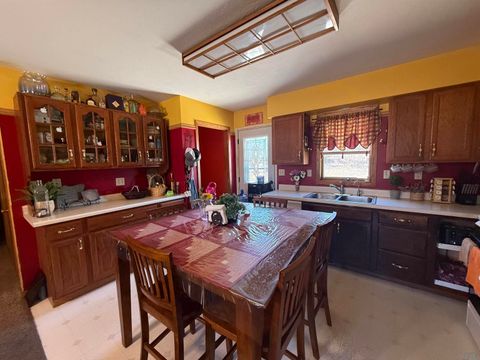 Tiny photo for 847 8th Ave NW Ave, Sioux Center, IA 51250 (MLS # 832201)