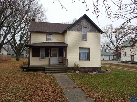 Photo of 818 11th Street, Sheldon, IA 51201 (MLS # 831022)