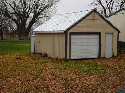 Tiny photo for 818 11th Street, Sheldon, IA 51201 (MLS # 831022)