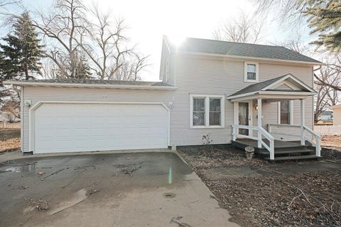 Photo of 37 9th Street SW St, Sioux Center, IA 51250 (MLS # 831731)