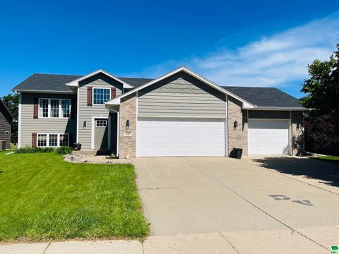 Single Family Residence in Dakota Dunes SD 637 Bison Trail.jpg