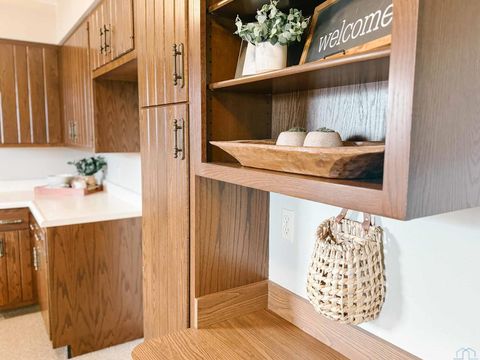 Tiny photo for 604 2nd St SE #4, Orange City, IA 51041 (MLS # 832139)