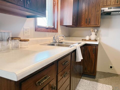 Tiny photo for 604 2nd St SE #4, Orange City, IA 51041 (MLS # 832139)