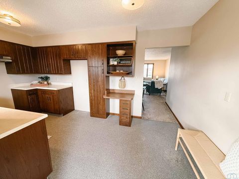 Tiny photo for 604 2nd St SE #4, Orange City, IA 51041 (MLS # 832139)