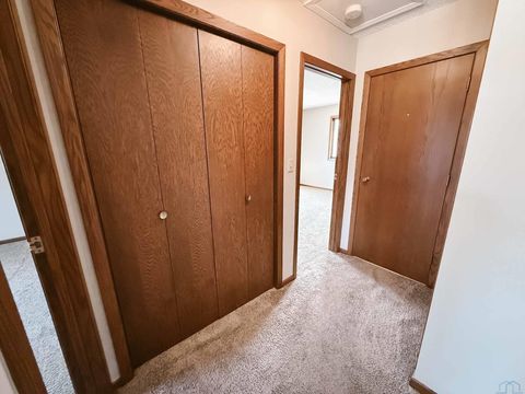 Tiny photo for 604 2nd St SE #4, Orange City, IA 51041 (MLS # 832139)