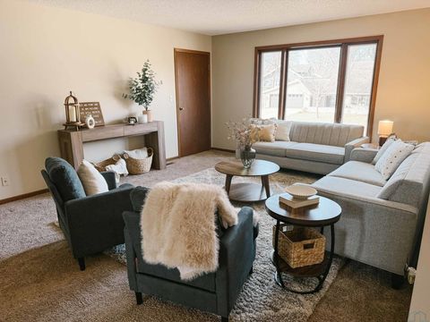 Tiny photo for 604 2nd St SE #4, Orange City, IA 51041 (MLS # 832139)