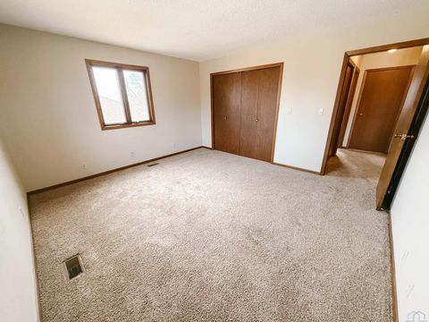 Tiny photo for 604 2nd St SE #4, Orange City, IA 51041 (MLS # 832139)