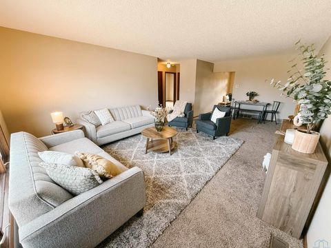 Tiny photo for 604 2nd St SE #4, Orange City, IA 51041 (MLS # 832139)