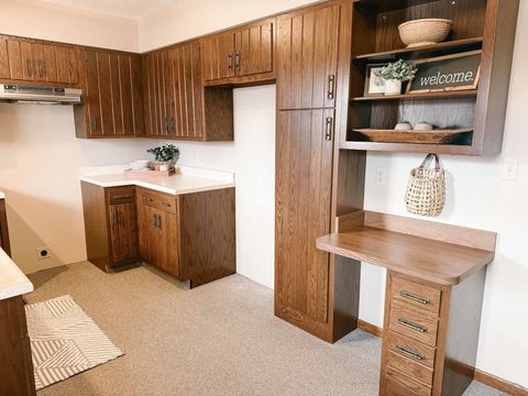 Tiny photo for 604 2nd St SE #4, Orange City, IA 51041 (MLS # 832139)