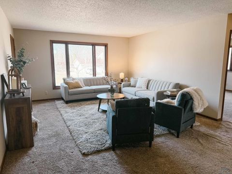 Tiny photo for 604 2nd St SE #4, Orange City, IA 51041 (MLS # 832139)