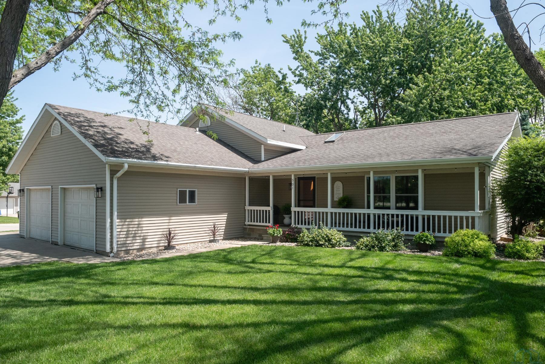 Photo 1 of 48 — 501 LINCOLN AVE SE, Orange City, IA 51041