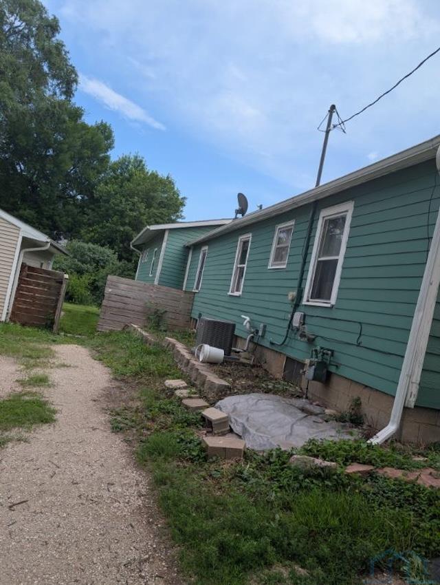 Photo 1 of 26 — 2320 S HENRY ST, Sioux City, IA 51106