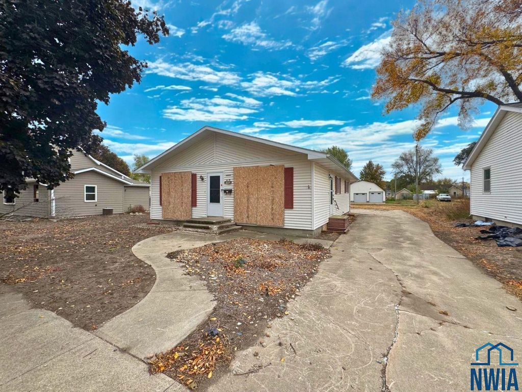 Photo of 1322 15th St, Rock Valley, IA 51247 (MLS # 830839)