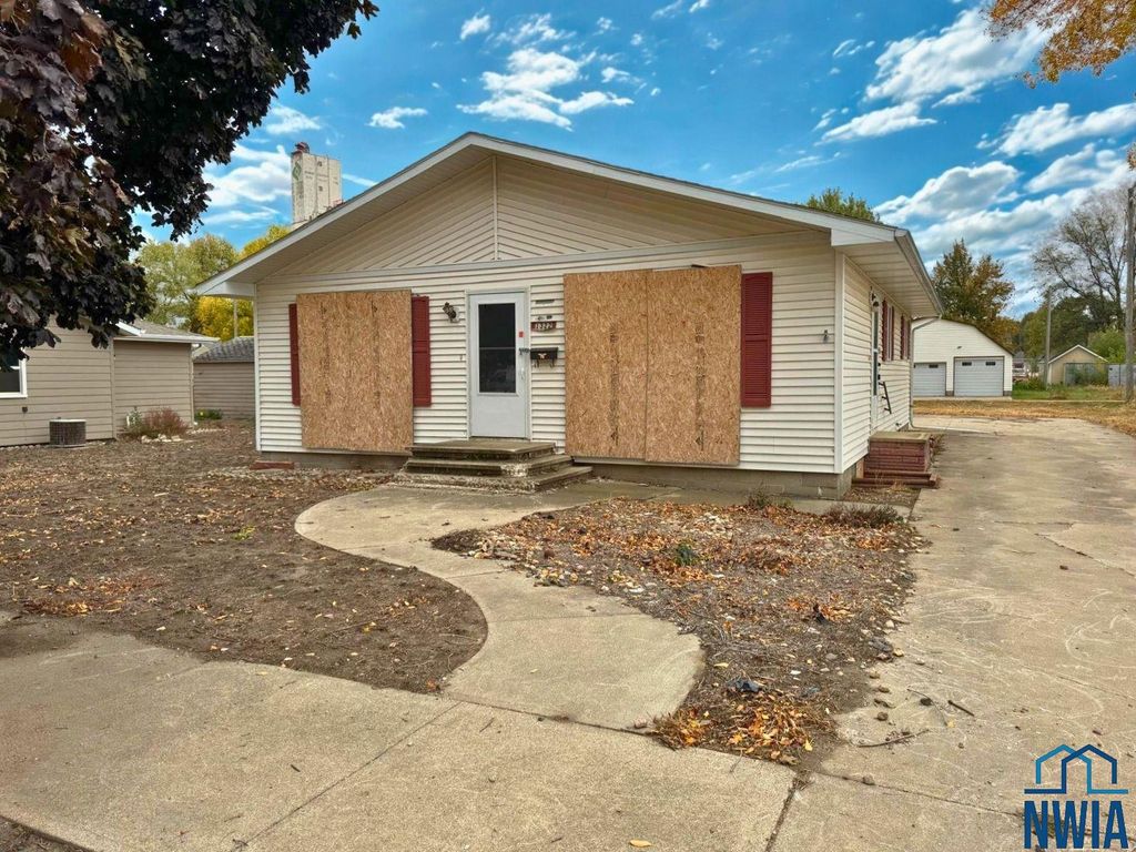 Photo of 1322 15th St, Rock Valley, IA 51247 (MLS # 830839)