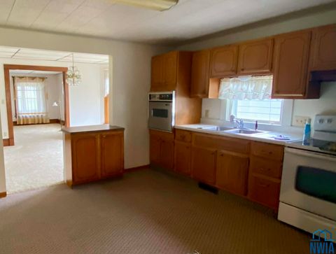 Tiny photo for 911 10th Street, Sheldon, IA 51201 (MLS # 829369)