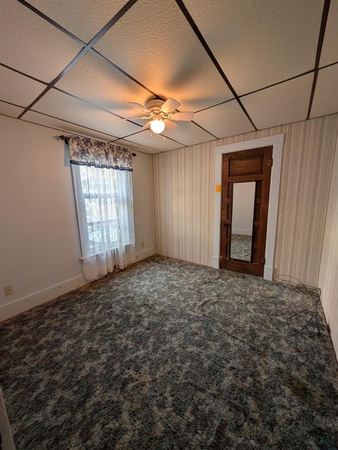 Tiny photo for 911 10th Street, Sheldon, IA 51201 (MLS # 829369)