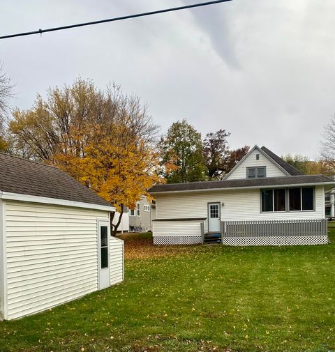 Tiny photo for 911 10th Street, Sheldon, IA 51201 (MLS # 829369)