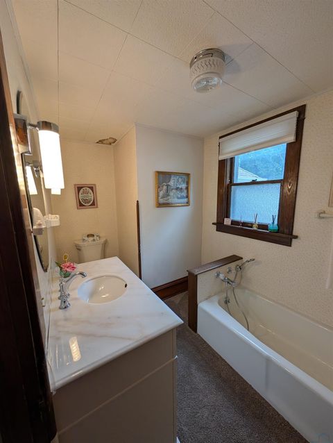 Tiny photo for 911 10th Street, Sheldon, IA 51201 (MLS # 829369)