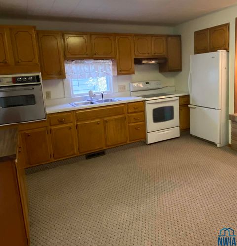 Tiny photo for 911 10th Street, Sheldon, IA 51201 (MLS # 829369)