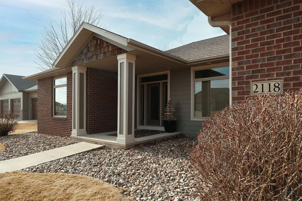 Photo of 2118 Pinehurst Ct, Sioux Center, IA 51250 (MLS # 832006)