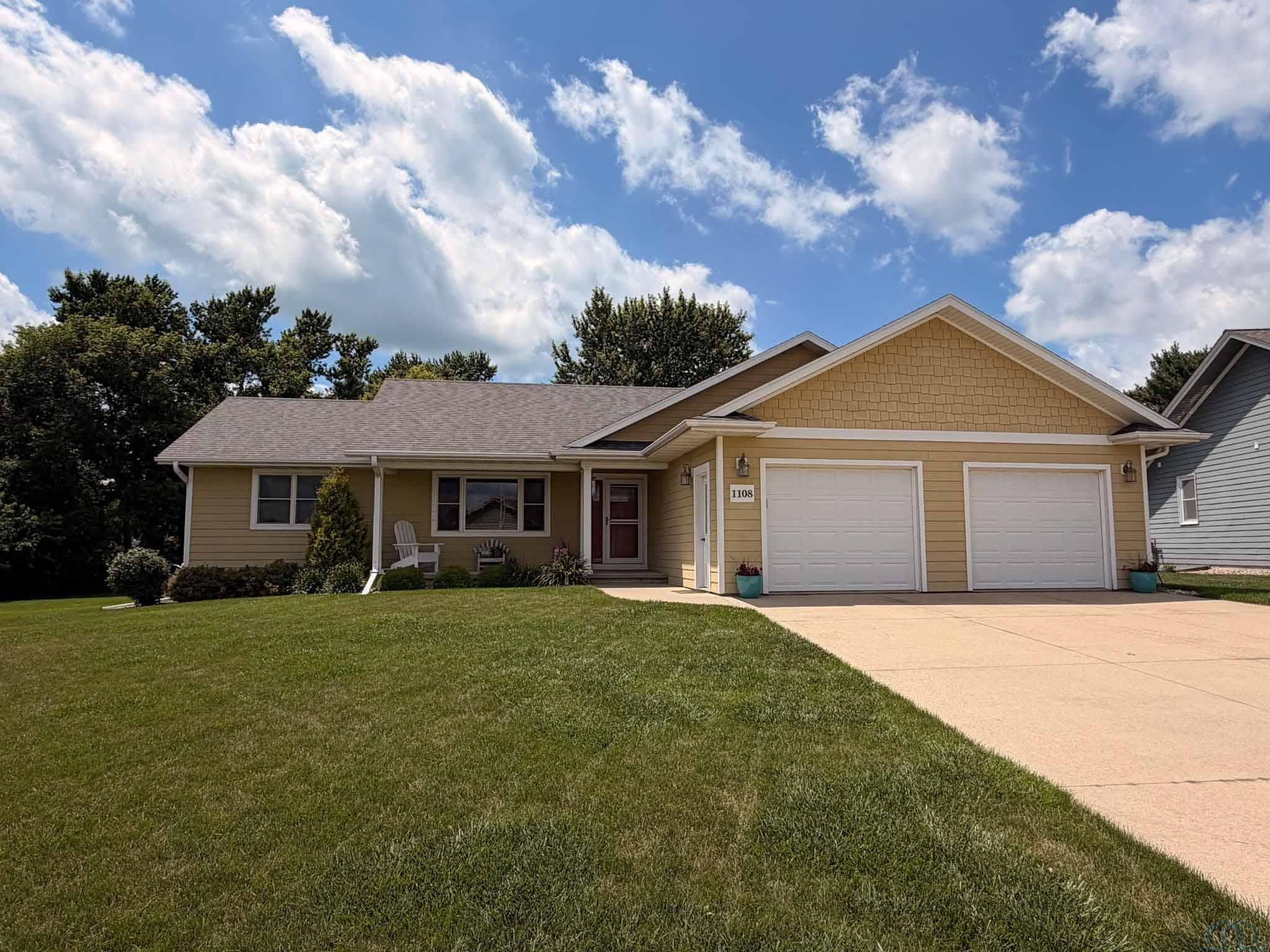 Photo 1 of 49 — 1108 Denver Pl SE, Orange City, IA 51041