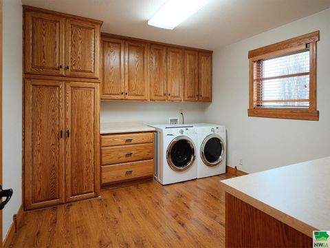 Tiny photo for 544 13th Street Circle SE Cir, Sioux Center, IA 51250 (MLS # 828491)