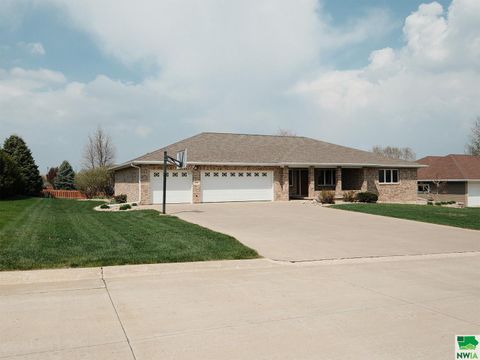 Tiny photo for 544 13th Street Circle SE Cir, Sioux Center, IA 51250 (MLS # 828491)